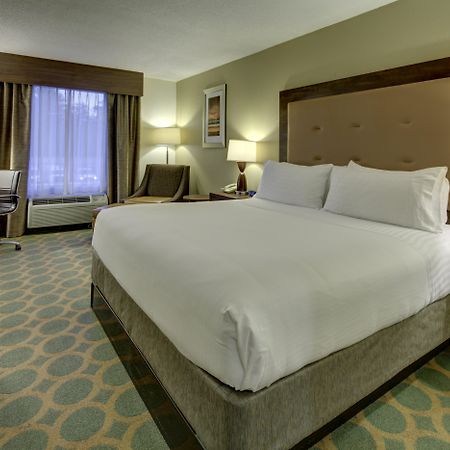 Holiday Inn Express Hotel & Suites Emporia, An Ihg Hotel Εξωτερικό φωτογραφία